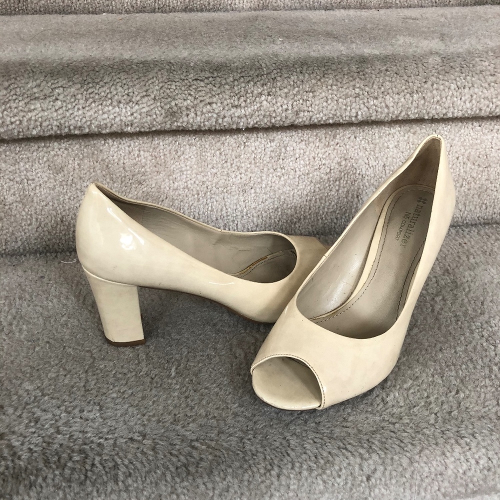 Open toe beige heels US 7.5